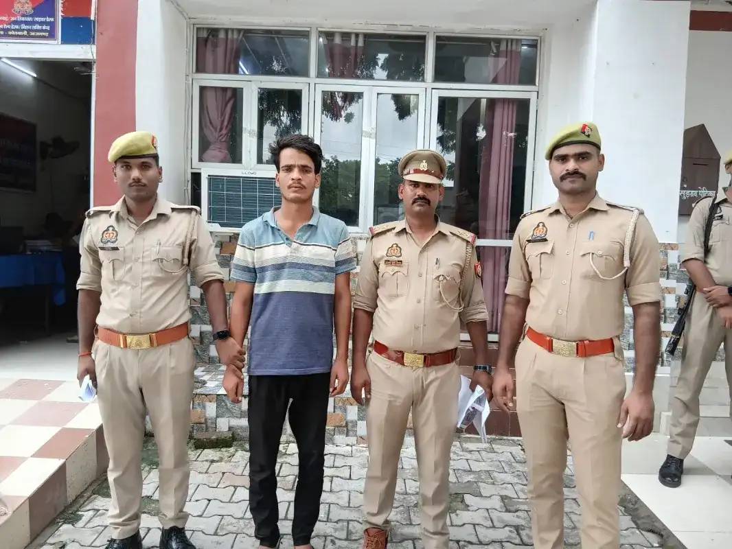 See: 'Offering thief' caught in Azamgarh also, had stolen money from the donation box of the temple
