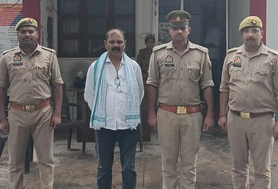 Image: Azamgarh: Nursing home operator arrested in case of woman's death due to fake treatment and negligen...