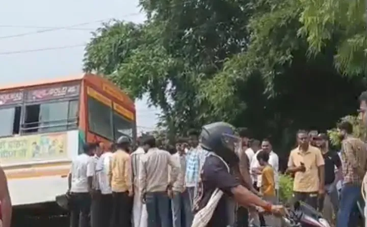 Photo: Teenager dies after being hit by roadways bus, friend seriously injured