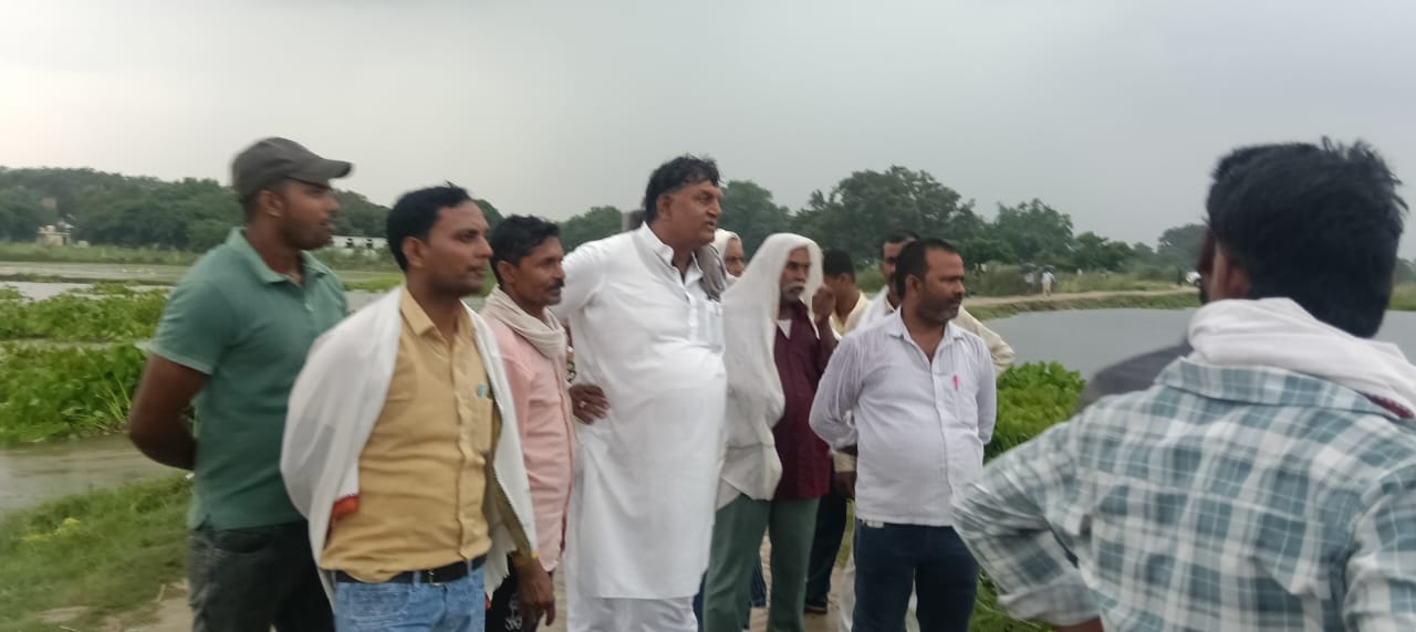 Image: Flood havoc in Sagdi: BSP leader Shankar Yadav visited, contact with dozens of villages lost