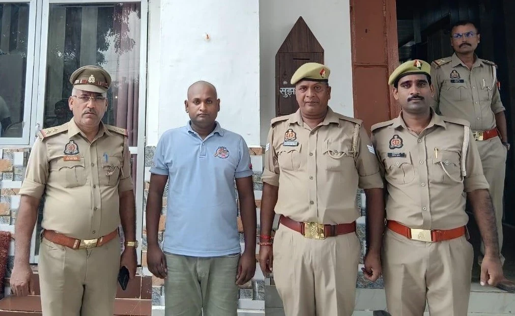 See: One person, two names and two dates of birth! Police caught two passports made with fake documents